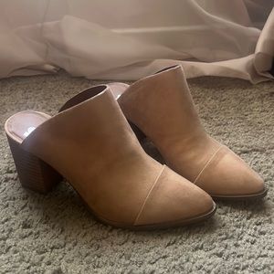 tan, open heeled, comfortable